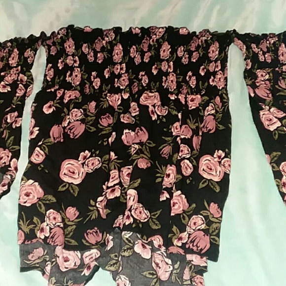 Cute Off The Shoulders Top - Picture 1 of 1